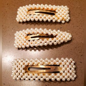 Pearl hair clips
